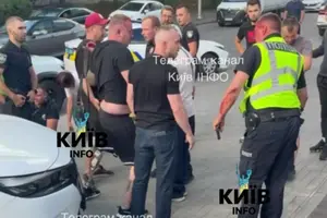 Водій на протезі вдарив патрульного у Києві
