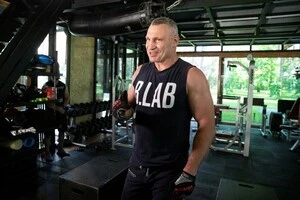 Віталій Кличко показав фізичну форму, у якій перебуває у свій 55-річний ювілей