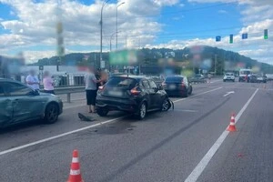 На трасі зіткнулися чотири легковики: Nissan, Audi, Mitsubishi та ВАЗ-21099