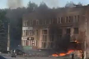 Близько полудня місцеві жителі почули потужні вибухи