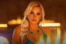 Камалія у палаючому басейні заспівала нову пісню (відео)
