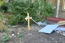 У Дружківці, до якої наближається фронт, у дворах будинків з’являються поховання (фото)