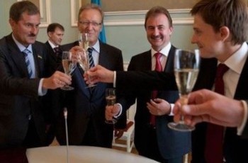 Попов начал избирательную кампанию. Сядут все?