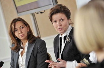 Власть ищет «щели» в окне в Европу