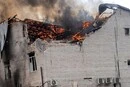 Люди вистрибували з вікон палаючої будівлі: з'явилося відео удару РФ по Лозовій