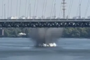 Момент падіння уламків дрона потрапив на відео