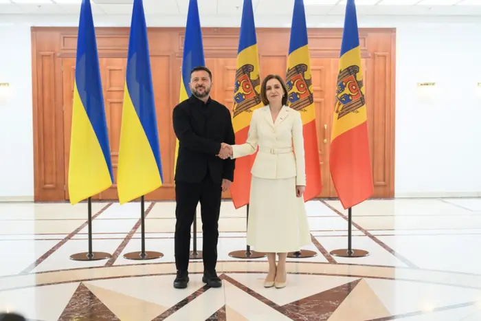 Президент зустрівся з Санду у Молдові (відео)