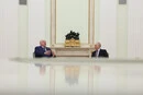 Лукашенка викликали до Путіна: до чого тут зростання тривог у Києві