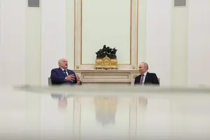 Лукашенко вызвали к Путину: при чем здесь рост тревог в Киеве
