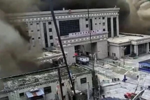 Потужна хвиля води, бруду та каміння знищувала все на своєму шляху