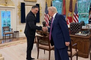 Рукостискання Дональда Трампа та Олександра Усика у Білому домі