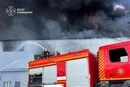Ворожий обстріл Київщини: рятувальники гасять пожежі на трьох локаціях (фото)