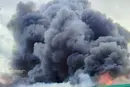 Окупанти атакували Павлоград: постраждали люди, спалахнула сильна пожежа (відео)