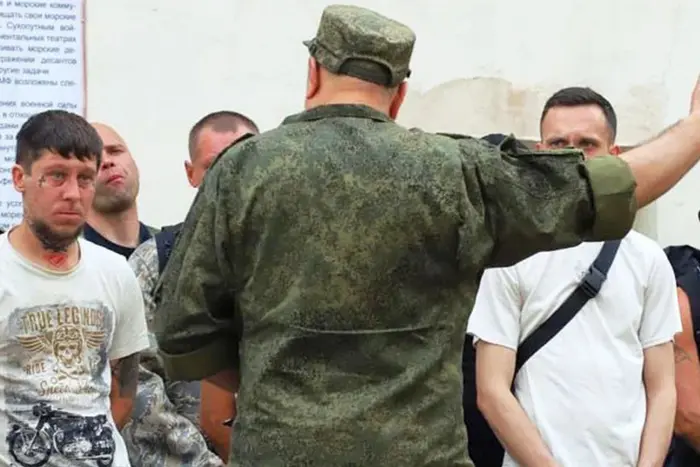 Росіяни створили добровольчі патрулі, щоб не дати забирати чоловіків на фронт