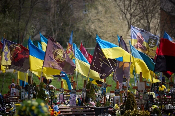 Зеленський звернувся до українців у День пам'яті загиблих захисників і захисниць