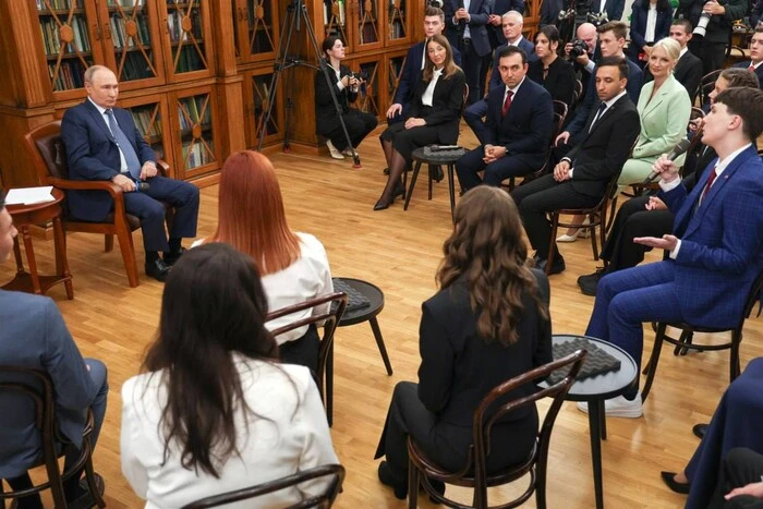 Путін розповів про полювання косаток на ведмедів і приплів до цього війну в Україні