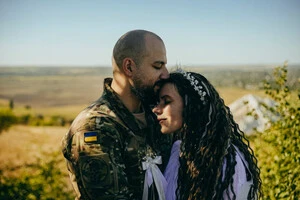 Тетяна каже: У час, коли Росія намагається поширити морок і темряву… важливо створити щось прекрасне