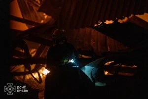Рятувальники ще працюють на місці удару у Києві