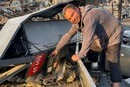 У зруйнованій Милій під Києвом серед згарища вцілів поштомат із подарунком для дитини
