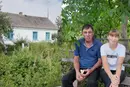 Переселенці з Бахмута придбали хату в селі на Хмельниччині та поділилися планами ремонту (відео)