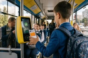 Якщо ж учень змінив школу чи клас або у квитка закінчується строк дії, у застосунку необхідно оформити новий учнівський