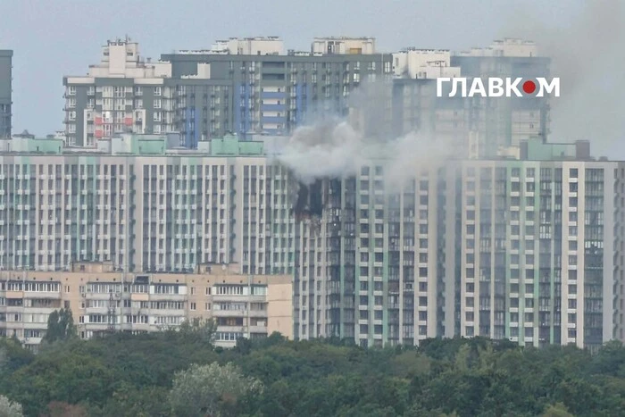 Атака на Київ: у Подільському районі виникла пожежа в 16-поверхівці