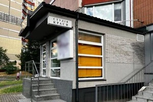 Незаконно збудований салон краси на проспекті Червоної Калини