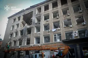 Пошкоджено 24-поверховий житловий будинок через атаку РФ