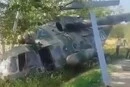 Російський Мі-8 не долетів до аеродрому та злетів у кювет (відео)