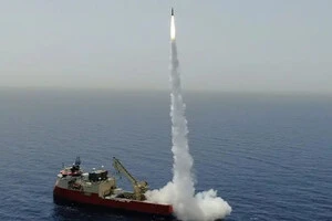 Запуск ракети Lora в Середземному морі