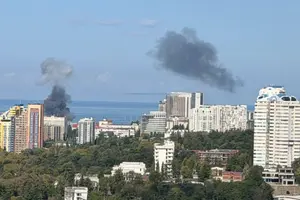 Над портом після атаки здійнявся дим