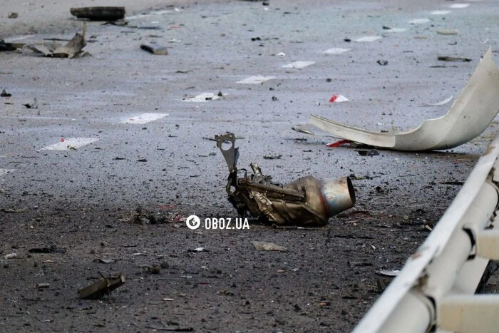 Уламки російського дрона впали на дорогу в Дарницькому районі
