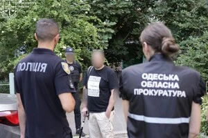 Чоловіку повідомили про підозру у злочинах проти семи дівчаток