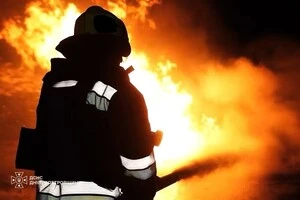 Рятувальники ліквідовують наслідки ворожої атаки