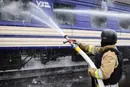 Окупанти вдарили по пасажирському потягу до Херсона: є поранена