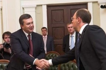 Янки явили Яценюка Януковичу