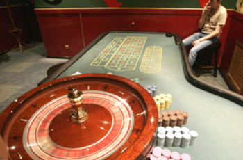 Виктор Янукович между рулеткой и алтарем