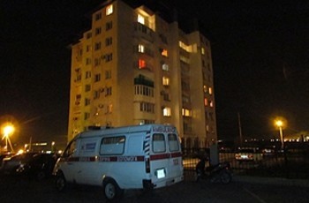 Двое детей выпали из окна 8-го этажа