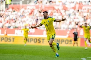 Роман Яремчук у футболці національної команди України