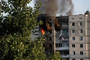 Російський дрон влучив у багатоповерхівку Києва