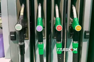 Сети автозаправочных станций обновили цены на топливо