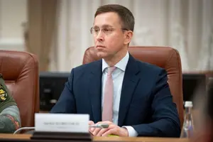 Глава уряду зазначив, що затори на дорогах, черги та натовпи на зупинках громадського транспорту не додають безпеки й комфорту