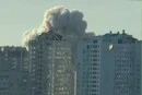 Момент влучання дрона у багатоповерхівку в Києві потрапив на відео