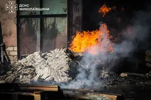 На місці влучання виникла пожежа