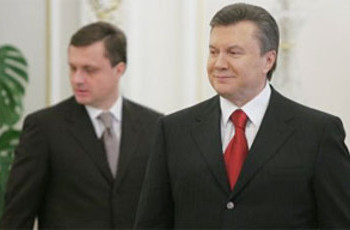 Янукович у газових обіймах