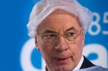 Азаров снова проучил учителей