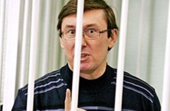 Юрий Луценко: я защищаюсь тем немногим, что у меня осталось