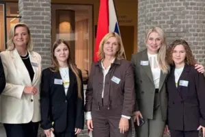 Сестри з Донецька розповіли європейцям про життя в окупації