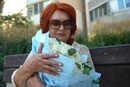 Військовий із полону зумів передати матері букет білих троянд 
