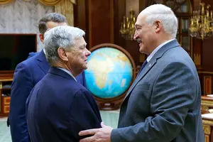 Лукашенко готується до торгу з Трампом. Що на кону